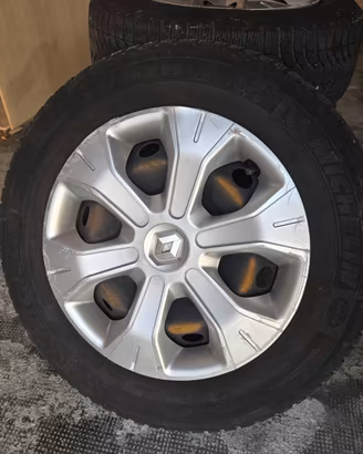 Pneumatici invernali M+S 195/65 R 15 con cerchi