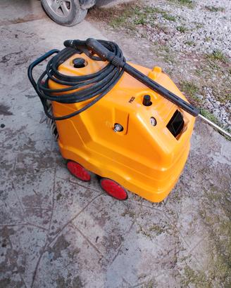 idropulitrice ad acqua calda 