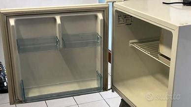 mini frigo congelatore funziona 12volts  220 volt