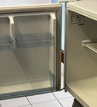mini frigo congelatore funziona 12volts  220 volt