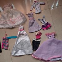 Lotto vestiti per barbie