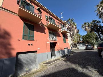 3 LOCALI A NAPOLI