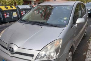 Toyota Corolla Verso D4D 2.2 136 CV – 5