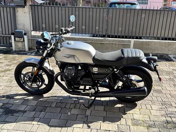 Moto Guzzi V7 - 2023