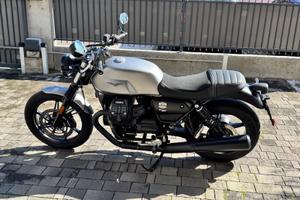 Moto Guzzi V7 - 2023