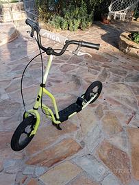 monopattino a spinta 