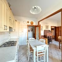 Appartamento al piano terra con balcone e cantina