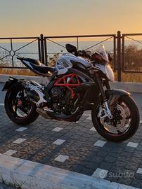 MV Agusta Brutale 800 - con tanto carbonio