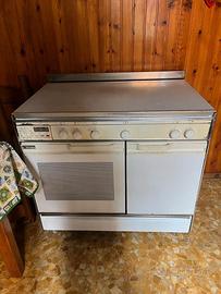 Cucina a Gas – 5 Fornelli con Forno