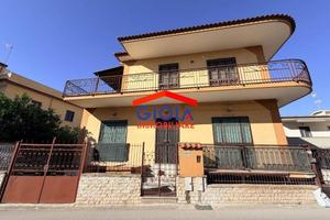 Villa di 265 m² con più di 5 locali a Mondragone