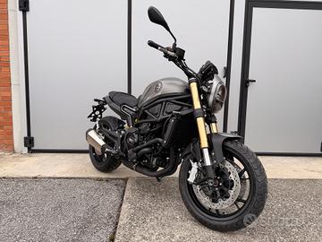 Benelli Leoncino 800