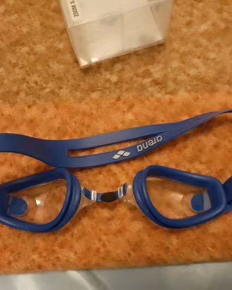 occhialini nuoto e cuffia per adulti 