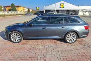 SKODA Superb 2.0 TDI 190 CV DSG Wagon Executive