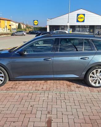 SKODA Superb 2.0 TDI 190 CV DSG Wagon Executive