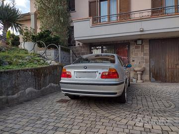 BMW 323i 