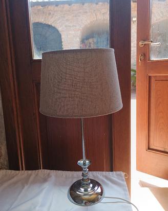Lampada da tavolo e da comò in acciaio 