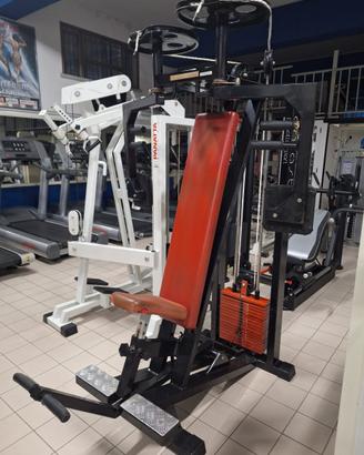 Macchina pettorali da palestra