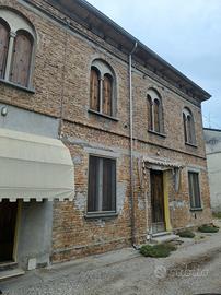 casa indipendente  con 1000mq di terra