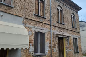 casa indipendente  con 1000mq di terra