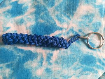 Portachiavi scoubidou artigianale blu