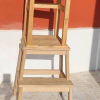 torre montessoriana fatta con sgabelli Ikea 