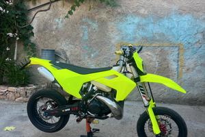 Husqvarna te250i motard