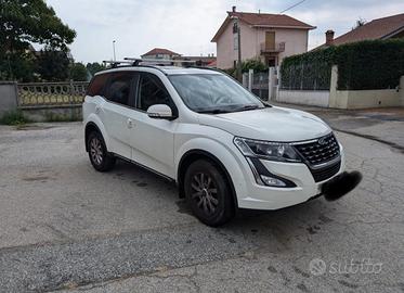 Maxindra xuv 500 w10
