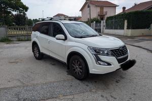 Maxindra xuv 500 w10