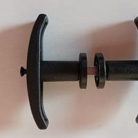 Maniglia martellina per porta basculante