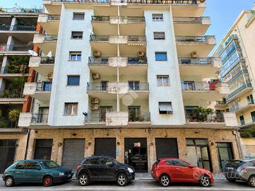 4 LOCALI A BARI