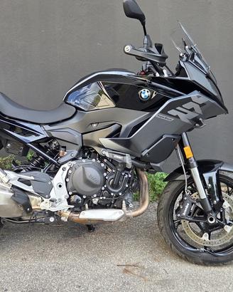 BMW F900XR triple black sinistrata 9700 km