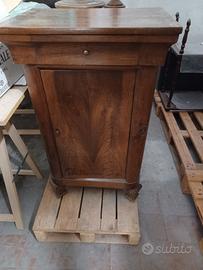 Comodino antico in legno da restaurare