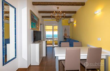 30mt da mare/piscina/vista mare/2 camere/4-5 letti