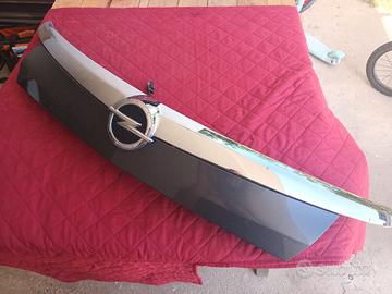 Modanatura posteriore Opel Insignia 