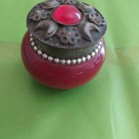 Scatola di argentone indiano e pietra trasparente 