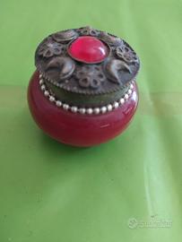 Scatola di argentone indiano e pietra trasparente 