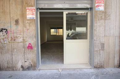 ZONA CASORIA (NA) - VIA UGO FOSCOLO dotato di agib