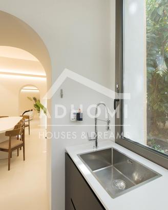 Prestigioso appartamento di design con giardino