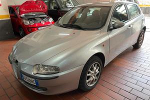 Alfa Romeo 147 1.6i 16V Twin Spark cat 5p. Distinc