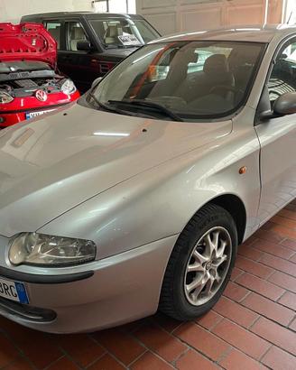 Alfa Romeo 147 1.6i 16V Twin Spark cat 5p. Distinc
