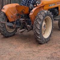 trattore fiat 250 targato e trivella con punta