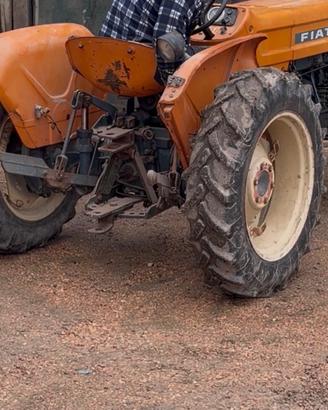 trattore fiat 250 targato e trivella con punta