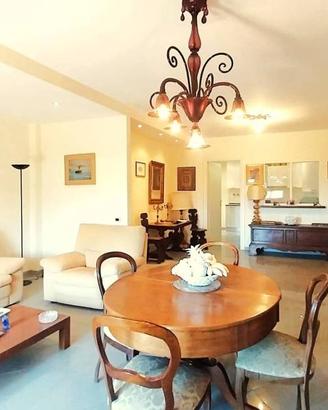 Appartamento di 150 m² con 5 locali a Foligno