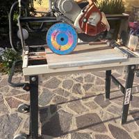 Segatrice a motore con carrello scorrevole