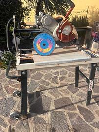 Segatrice a motore con carrello scorrevole