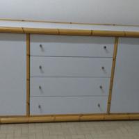 Mobile in legno con finitura in bambù 