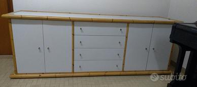 Mobile in legno con finitura in bambù 