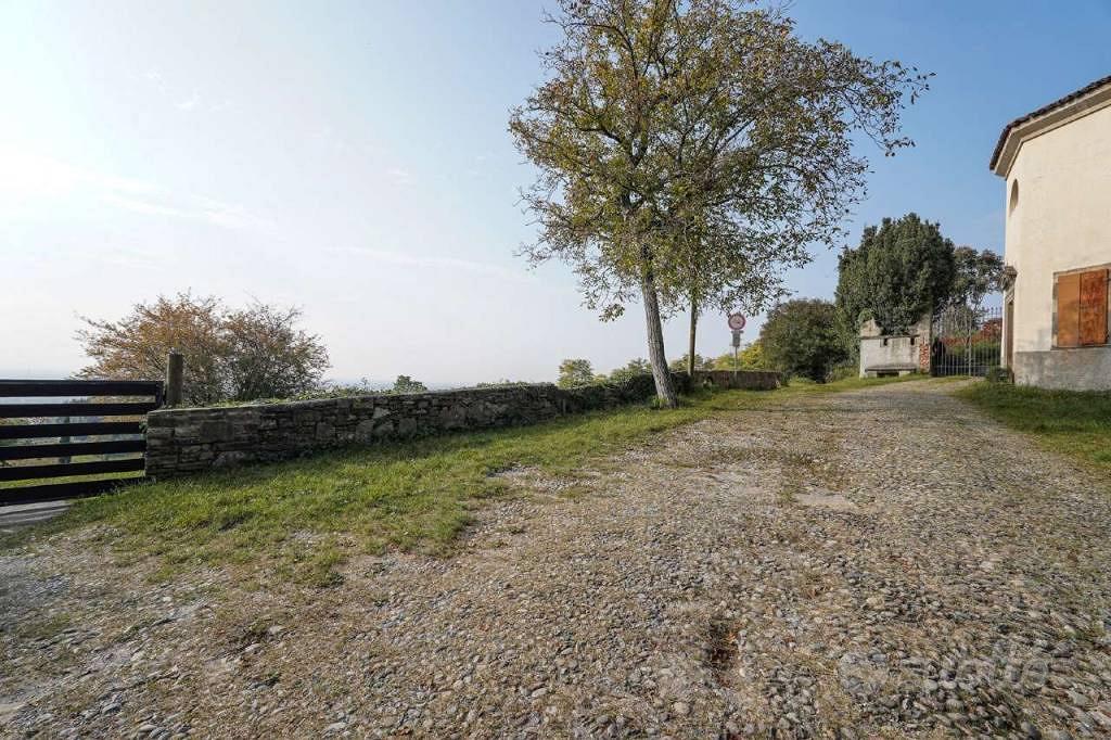 Rustico / Casale di 307 m² con 5 locali a Bergamo - Altro
