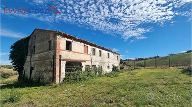 Un sogno che attende di rinascere - Casale a Santa