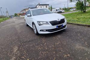 Skoda Suberb 2.0 TDi 150cv DSG Ambiton